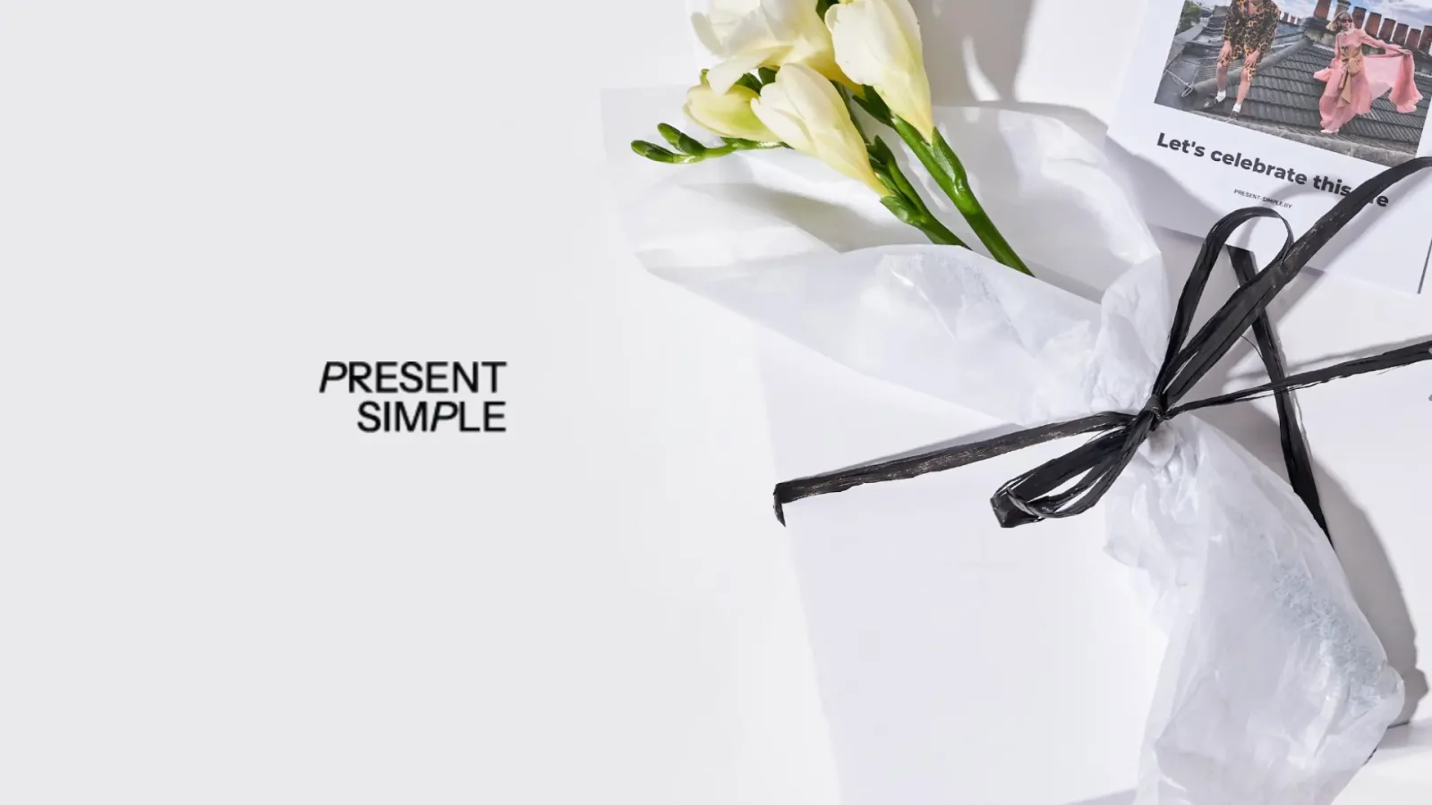 Упаковка подарка Present Simple — символ простоты и внимания к деталям
